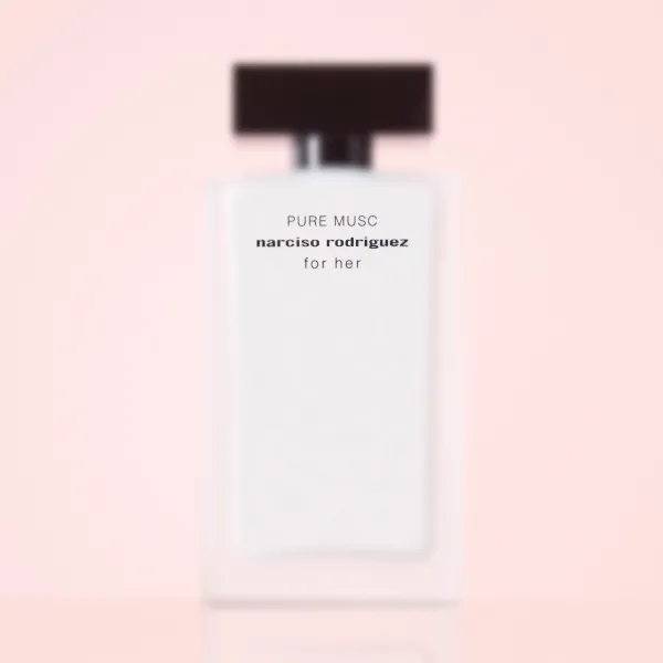 for her PURE MUSC Eau de Parfum